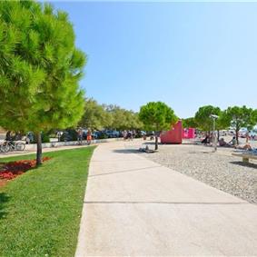 4 Bedroom Villa with Pool near Vodice town, Sibenik Riviera, sleeps 8